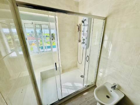 V3 Moradia - Espaço, Conforto e uma Vista Deslumbrante.