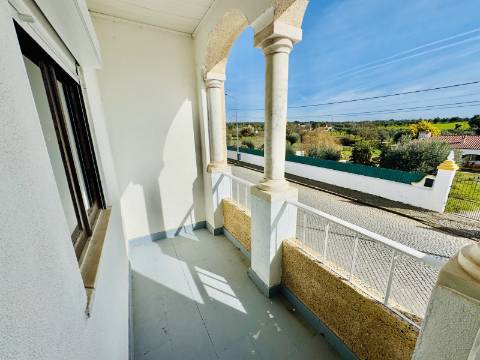 V3 Moradia - Espaço, Conforto e uma Vista Deslumbrante.