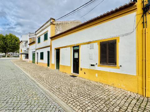 Casa Térrea com Quintal O Refúgio Perfeito no Crato / Your Peaceful Alentejo Retreat Awaits in Crato