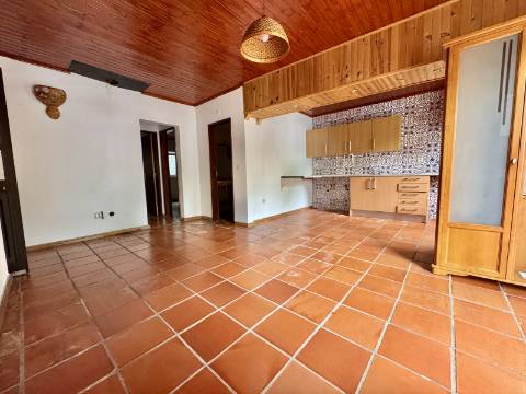 Casa Térrea com Quintal O Refúgio Perfeito no Crato / Your Peaceful Alentejo Retreat Awaits in Crato