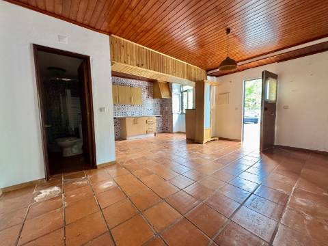 Casa Térrea com Quintal O Refúgio Perfeito no Crato / Your Peaceful Alentejo Retreat Awaits in Crato