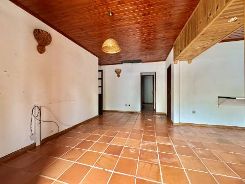 Casa Térrea com Quintal O Refúgio Perfeito no Crato / Your Peaceful Alentejo Retreat Awaits in Crato