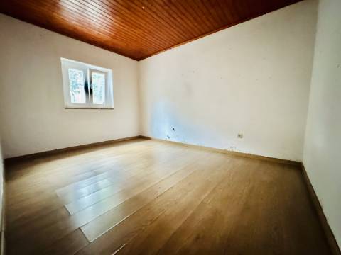 Casa Térrea com Quintal O Refúgio Perfeito no Crato / Your Peaceful Alentejo Retreat Awaits in Crato