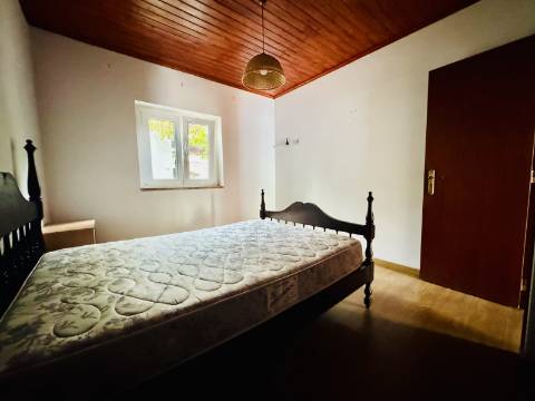 Casa Térrea com Quintal O Refúgio Perfeito no Crato / Your Peaceful Alentejo Retreat Awaits in Crato