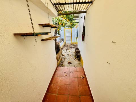 Casa Térrea com Quintal O Refúgio Perfeito no Crato / Your Peaceful Alentejo Retreat Awaits in Crato