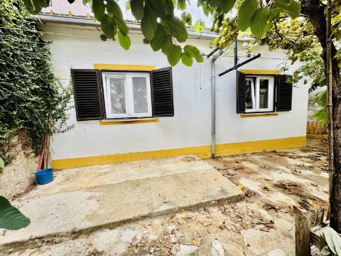 Casa Térrea com Quintal O Refúgio Perfeito no Crato / Your Peaceful Alentejo Retreat Awaits in Crato