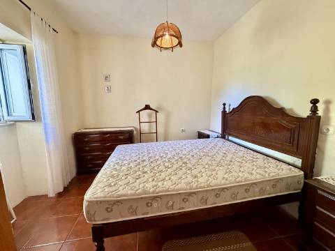 Moradia T2 + 1 com Quintal Pronta a Habitar Recheio e Eletrodomésticos Incluídos