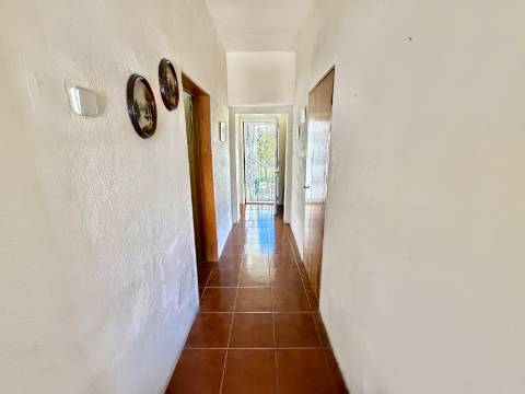 Moradia T2 + 1 com Quintal Pronta a Habitar Recheio e Eletrodomésticos Incluídos