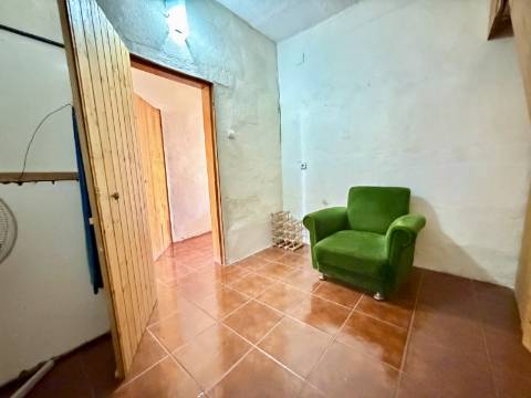 Moradia T2 + 1 com Quintal Pronta a Habitar Recheio e Eletrodomésticos Incluídos