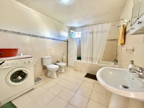 Moradia T2 + 1 com Quintal Pronta a Habitar Recheio e Eletrodomésticos Incluídos