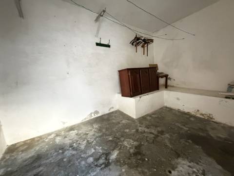 Apartamento T3 ao nível do Rés do Chão, com quintal/logrador