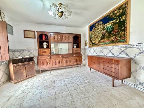 Moradia térrea com terreno de 452m2 excelente potencial -Chança - Alter do Chão