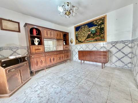 Moradia térrea com terreno de 452m2 excelente potencial -Chança - Alter do Chão