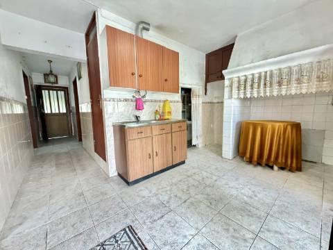 Moradia térrea com terreno de 452m2 excelente potencial -Chança - Alter do Chão