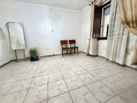 Moradia térrea com terreno de 452m2 excelente potencial -Chança - Alter do Chão