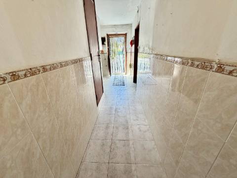 Moradia térrea com terreno de 452m2 excelente potencial -Chança - Alter do Chão