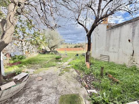 Moradia térrea com terreno de 452m2 excelente potencial -Chança - Alter do Chão