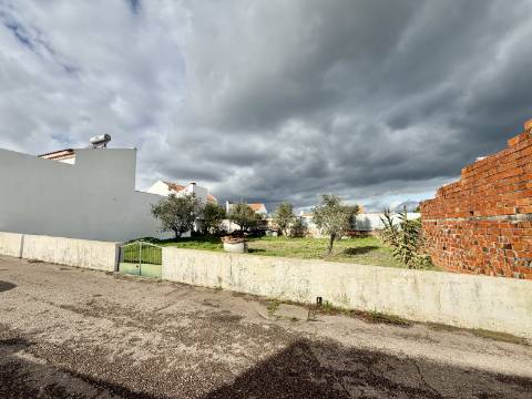 Moradia térrea com terreno de 452m2 excelente potencial -Chança - Alter do Chão