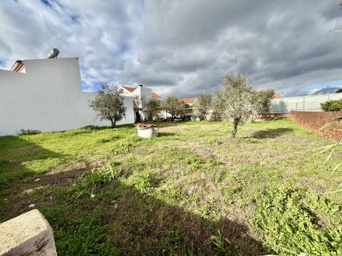 Moradia térrea com terreno de 452m2 excelente potencial -Chança - Alter do Chão