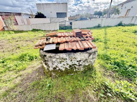Moradia térrea com terreno de 452m2 excelente potencial -Chança - Alter do Chão