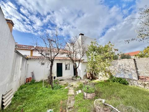 Moradia térrea com terreno de 452m2 excelente potencial -Chança - Alter do Chão