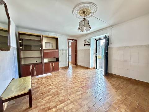 Pack 2 Moradias em Aldeia da Mata | Moradia maior + moradia com quintal