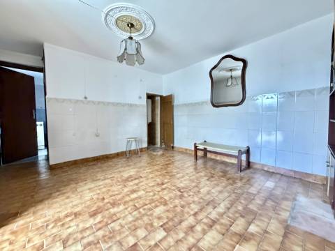 Pack 2 Moradias em Aldeia da Mata | Moradia maior + moradia com quintal