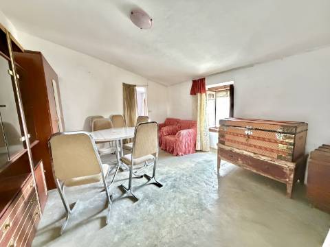 Pack 2 Moradias em Aldeia da Mata | Moradia maior + moradia com quintal