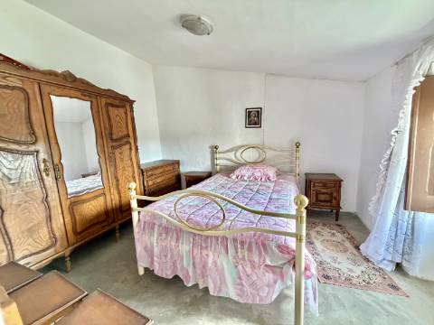 Pack 2 Moradias em Aldeia da Mata | Moradia maior + moradia com quintal