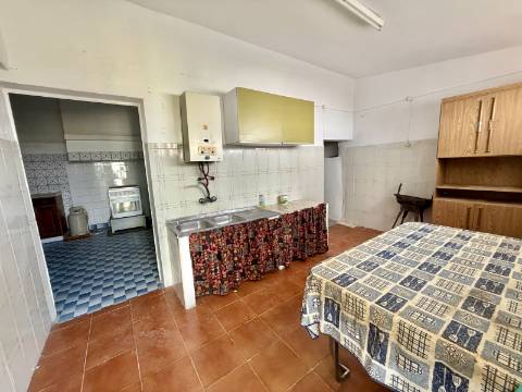 Pack 2 Moradias em Aldeia da Mata | Moradia maior + moradia com quintal