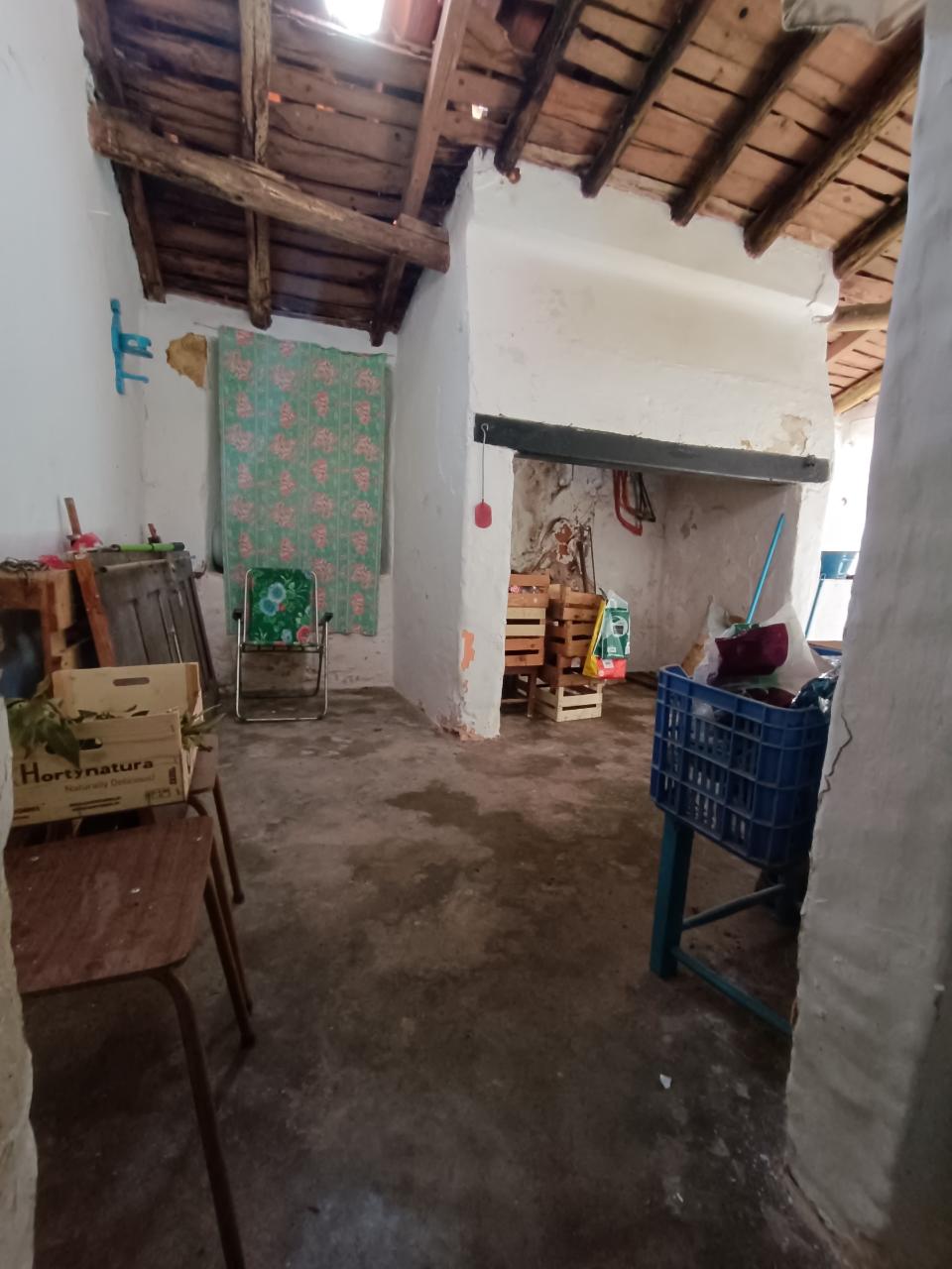 Oportunidade com quintal amplo moradia térrea T2 em Casa Branca.