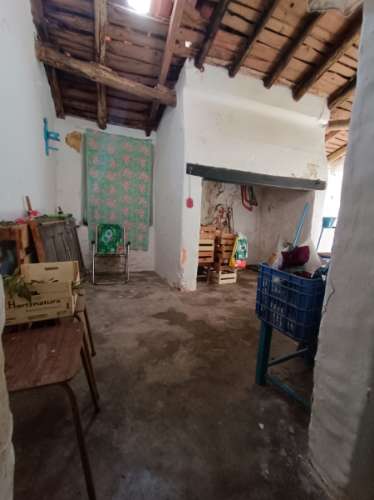 Oportunidade com quintal amplo moradia térrea T2 em Casa Branca.