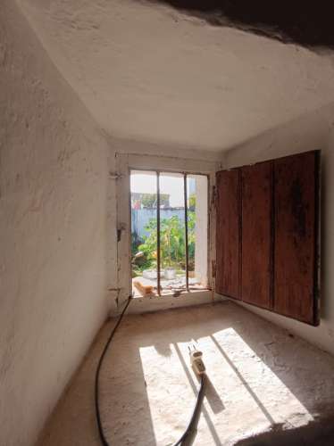 Oportunidade com quintal amplo moradia térrea T2 em Casa Branca.