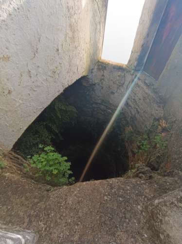 Oportunidade com quintal amplo moradia térrea T2 em Casa Branca.