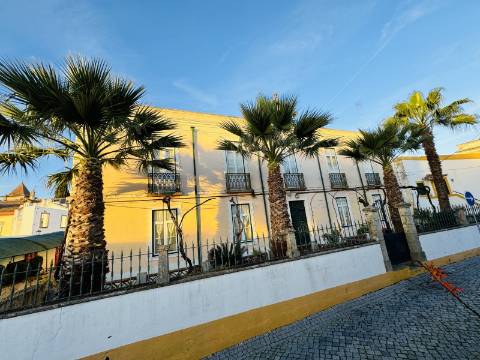 Palacete Histórico de 1902 com jardim | Potencial Boutique Hotel | Centro do Crato