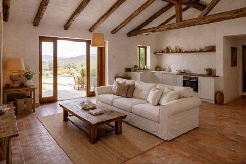 Propriedade com Habitação para Reabilitação e 37 Hectares de Natureza 
Property with House for Renovation and 37 Hectares of Nature