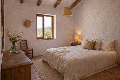 Propriedade com Habitação para Reabilitação e 37 Hectares de Natureza 
Property with House for Renovation and 37 Hectares of Nature