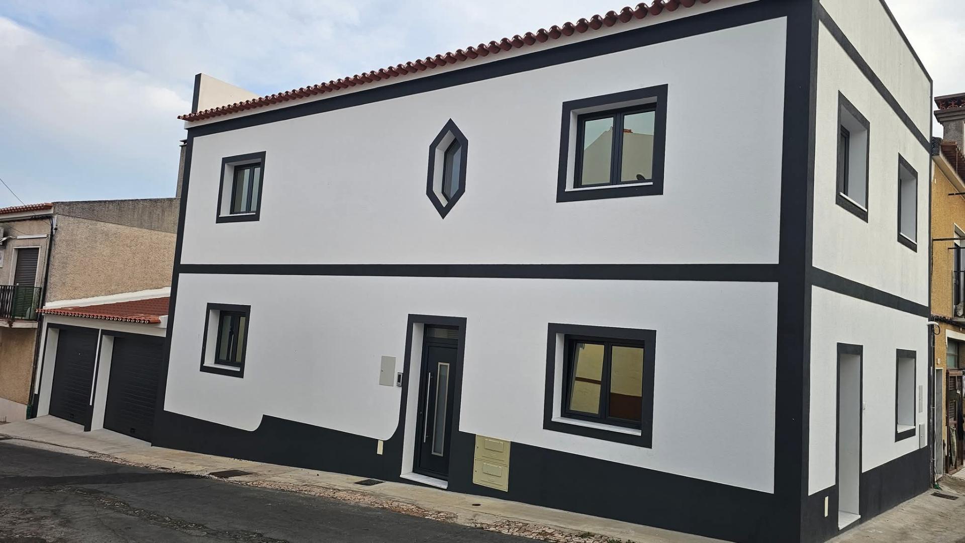 Apartamento T2 de Construção Nova com Garagem e Quintal em Sousel