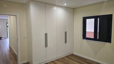 Apartamento T2 de Construção Nova com Garagem e Quintal em Sousel