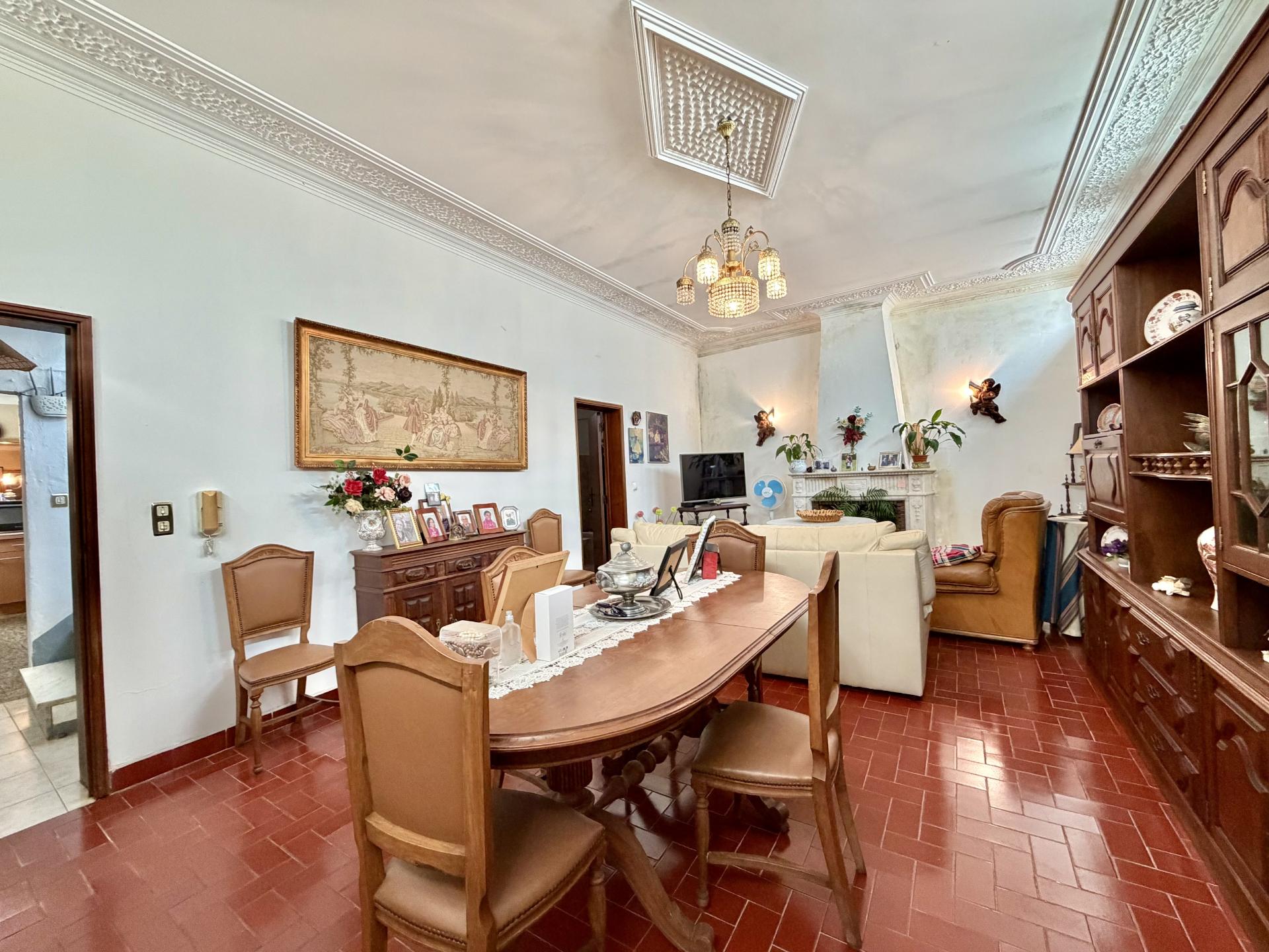 Moradia com Garagem/Quintal para Venda Conjunta no centro Crato