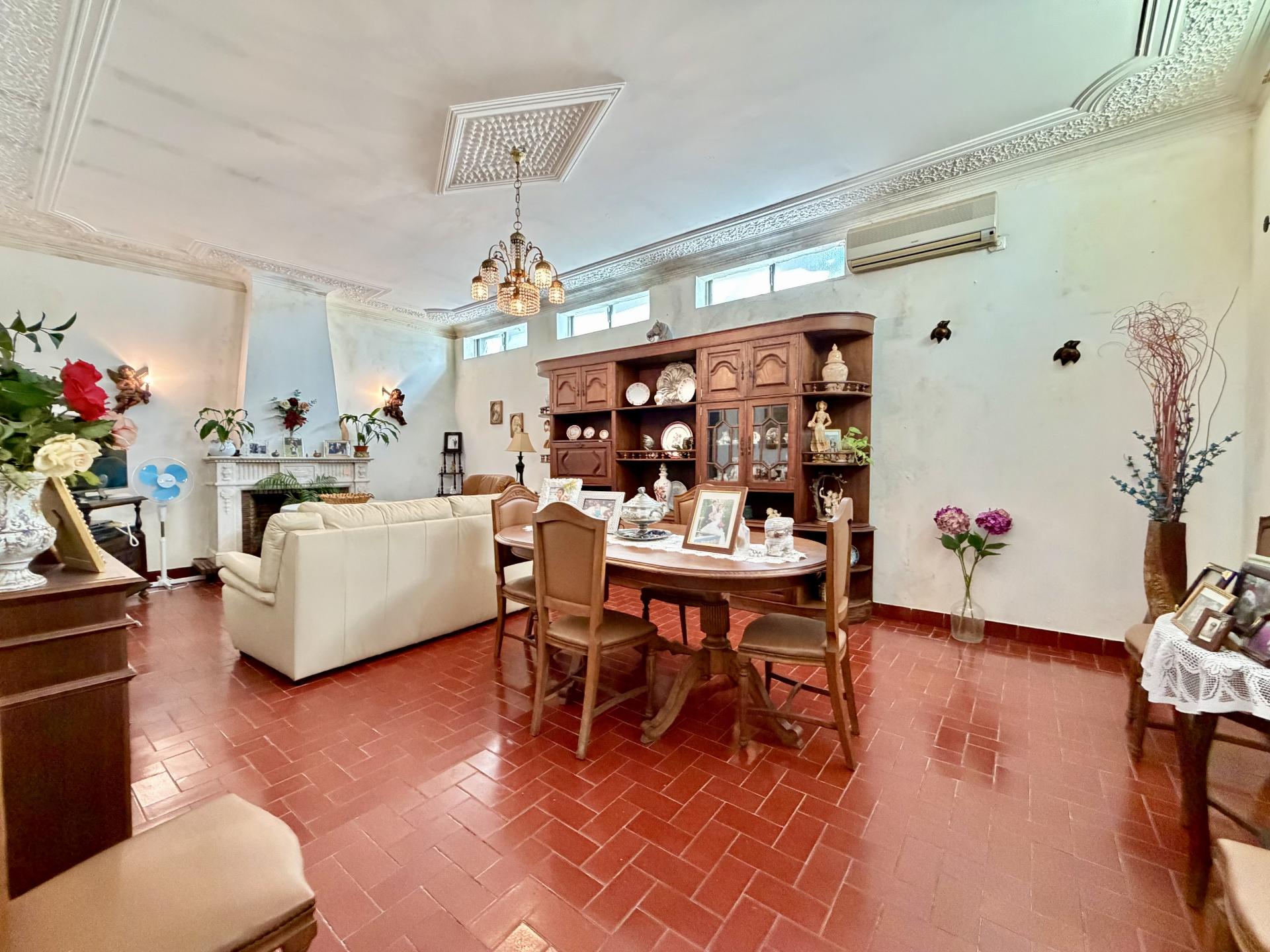 Moradia com Garagem/Quintal para Venda Conjunta no centro Crato