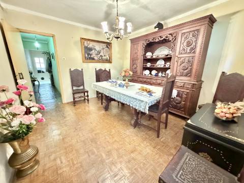 Moradia com Garagem/Quintal para Venda Conjunta no centro Crato