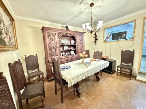 Moradia com Garagem/Quintal para Venda Conjunta no centro Crato