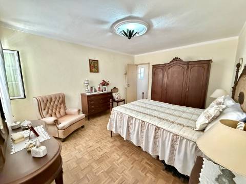 Moradia com Garagem/Quintal para Venda Conjunta no centro Crato