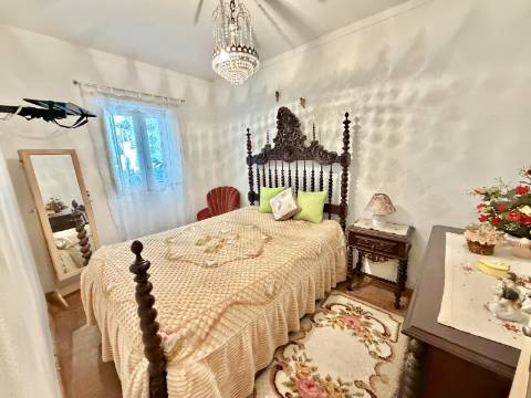 Moradia com Garagem/Quintal para Venda Conjunta no centro Crato