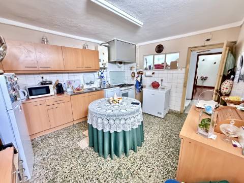 Moradia com Garagem/Quintal para Venda Conjunta no centro Crato