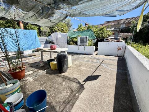 Moradia com Garagem/Quintal para Venda Conjunta no centro Crato