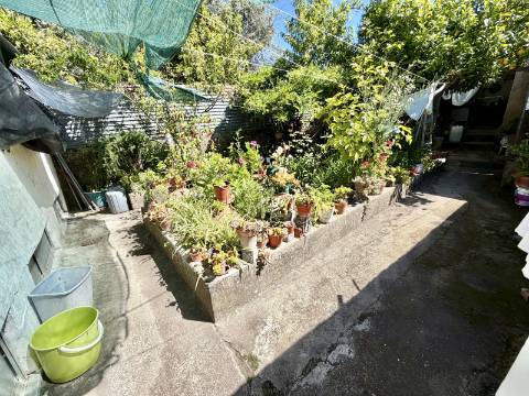 Moradia com Garagem/Quintal para Venda Conjunta no centro Crato