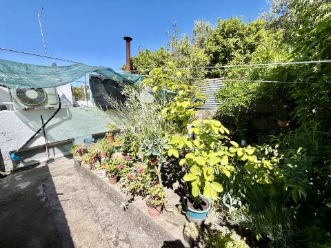 Moradia com Garagem/Quintal para Venda Conjunta no centro Crato