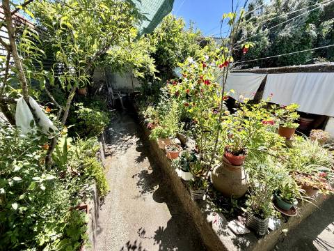 Moradia com Garagem/Quintal para Venda Conjunta no centro Crato